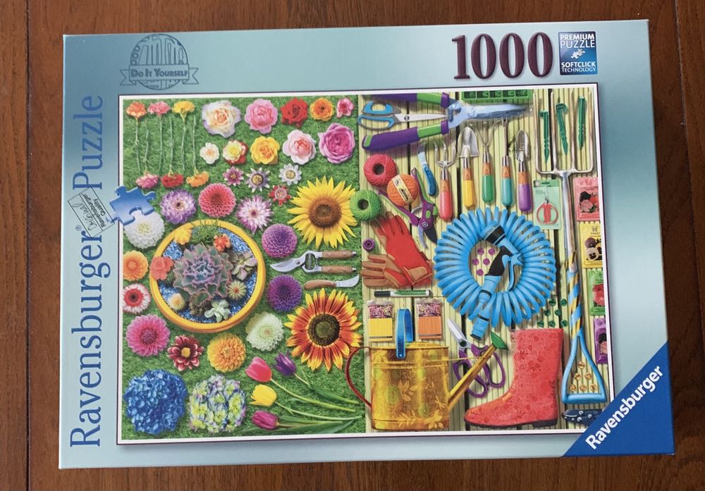 In The Garden - Ravensburger puzzle collectible [Barcode 4005556161928] - Main Image 3