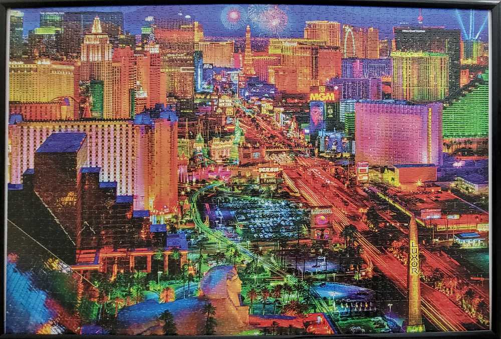 Viva Las Vegas - Buffalo Games puzzle collectible [Barcode 079346020713] - Main Image 3
