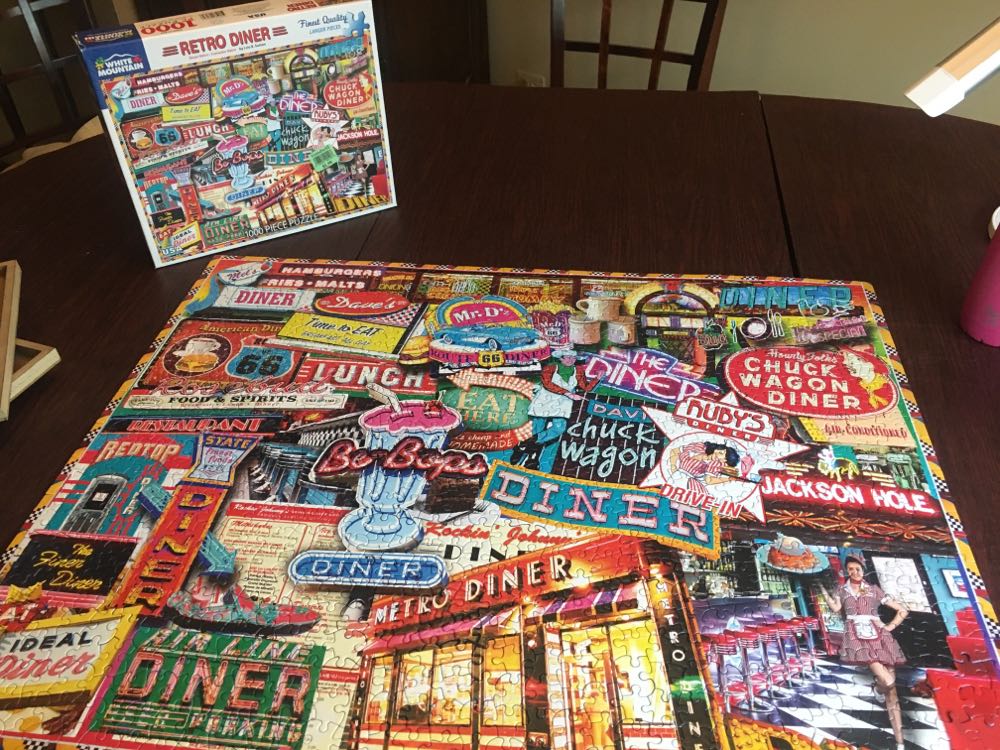 Retro Diner KA - White Mountain puzzle collectible [Barcode 724819261857] - Main Image 3