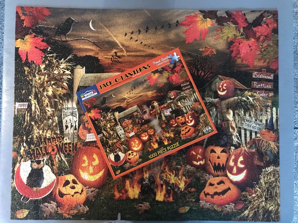 Jack O Lanterns - White Mountain puzzle collectible [Barcode 724819257522] - Main Image 3