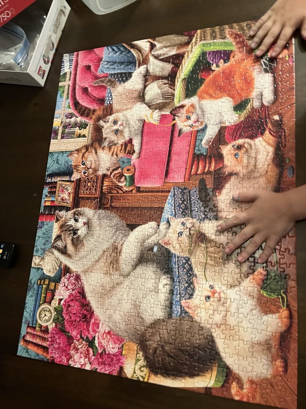 Sewing Kittens - Buffalo 🇺🇸 puzzle collectible [Barcode 079346172801] - Main Image 4