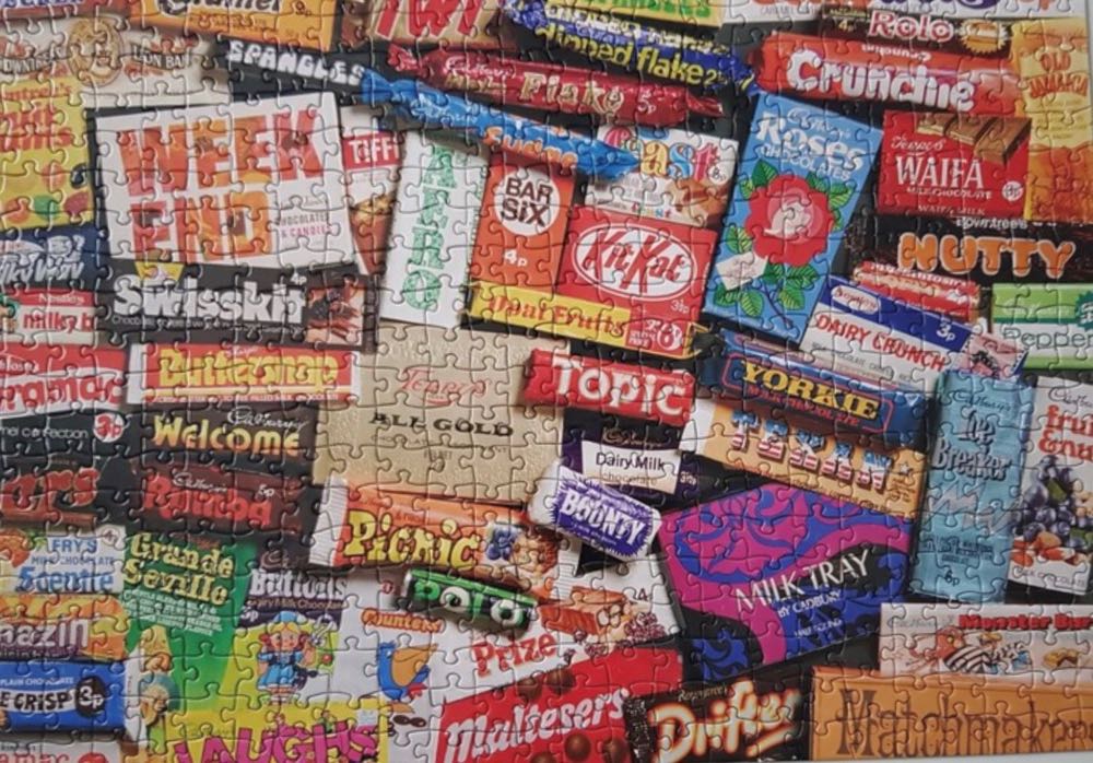 Sweet Memories 1970s - Gibsons puzzle collectible [Barcode 5012269038323] - Main Image 3