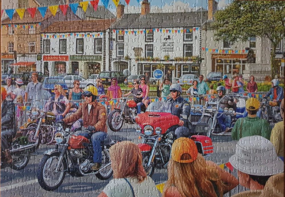 The Motorcycle Show - Falcon de luxe puzzle collectible [Barcode 8710126113127] - Main Image 3