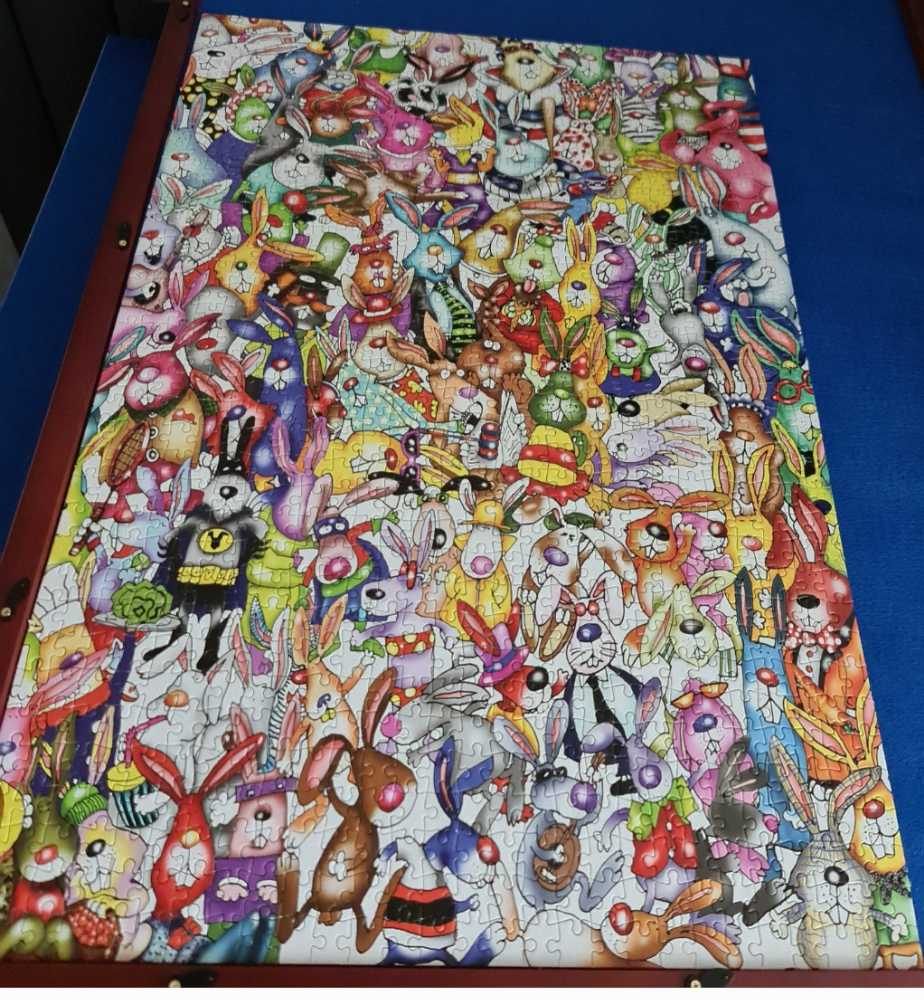 100 Rabbits And A Carrot - Ceaco puzzle collectible [Barcode 021081029766] - Main Image 2