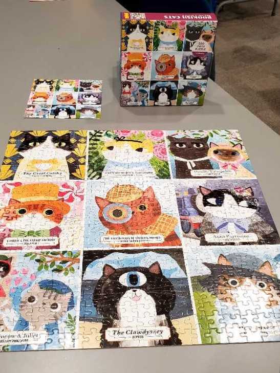 Bookish Cats - Mudpuppy puzzle collectible [Barcode 9780735364905] - Main Image 4