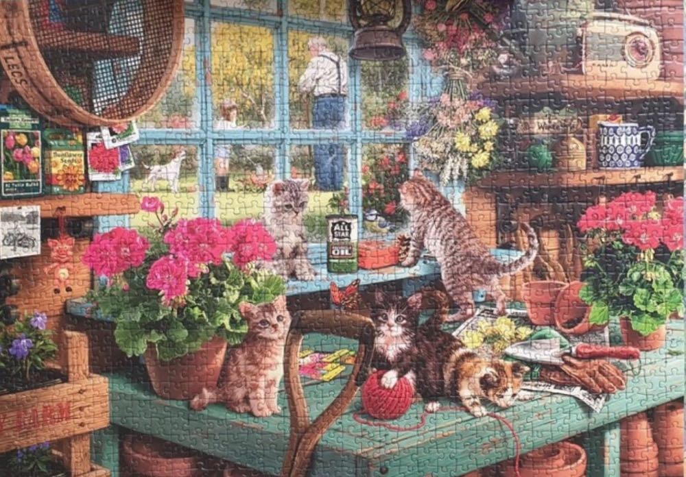 Is He Watching - Ravensburger puzzle collectible [Barcode 4005556195527] - Main Image 3