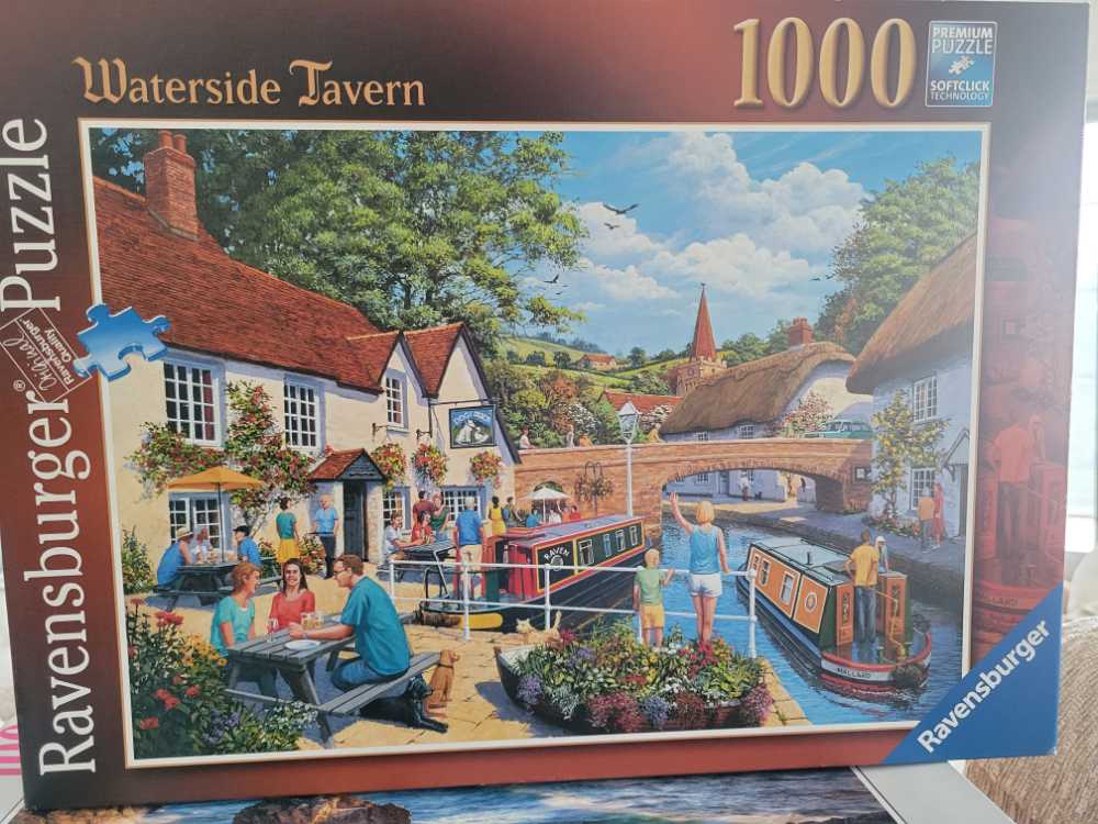 Waterside Tavern - Ravensburger puzzle collectible [Barcode 4005556196951] - Main Image 2