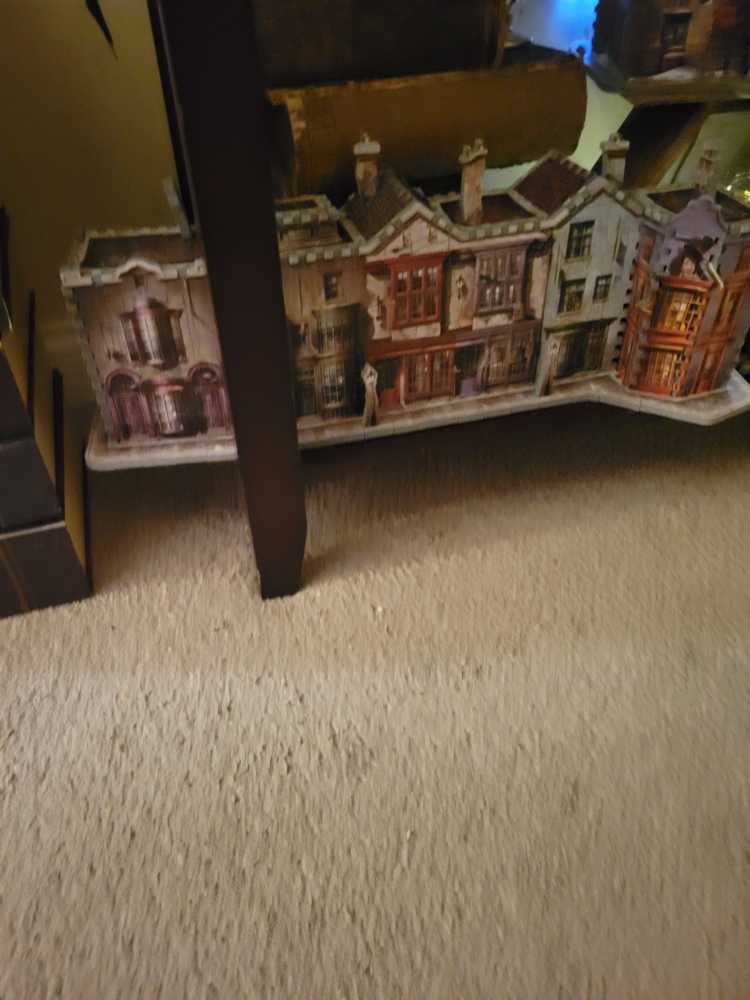 Diagon Alley: Ollivanders Wand Shop & Scribbulus - Wrebbit Puzzles puzzle collectible [Barcode 665541005084] - Main Image 2