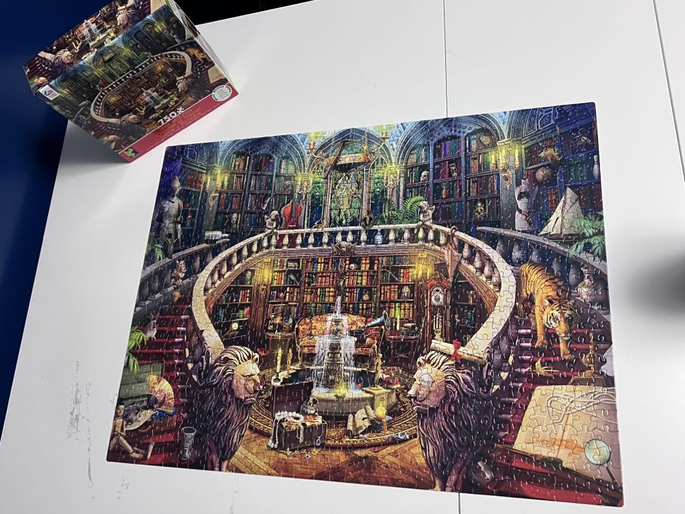 Seek And Find Library Scene - Ceaco puzzle collectible [Barcode 021081291224] - Main Image 3