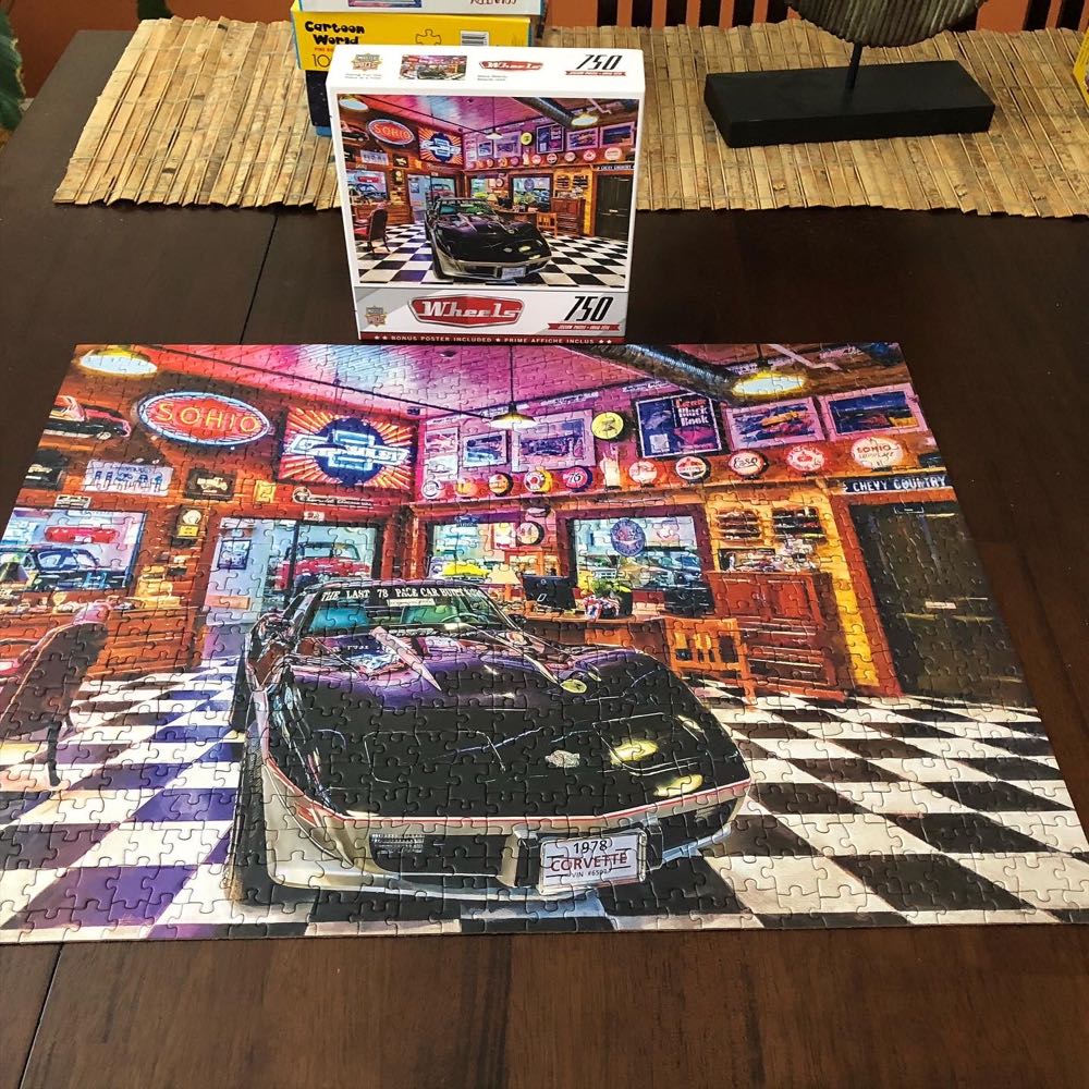 Black Beauty - Masterpieces, Inc. puzzle collectible [Barcode 705988317538] - Main Image 2