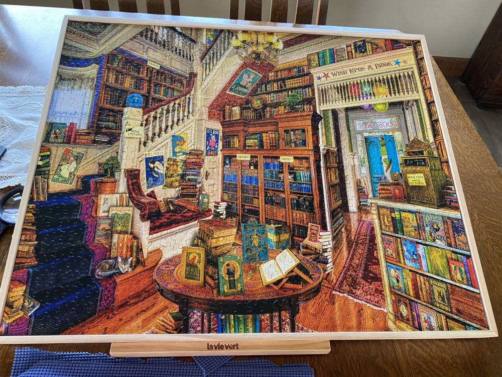 Readers Paradise - 2020 - SOLD - White Mountain Puzzles puzzle collectible [Barcode 724819259090] - Main Image 3