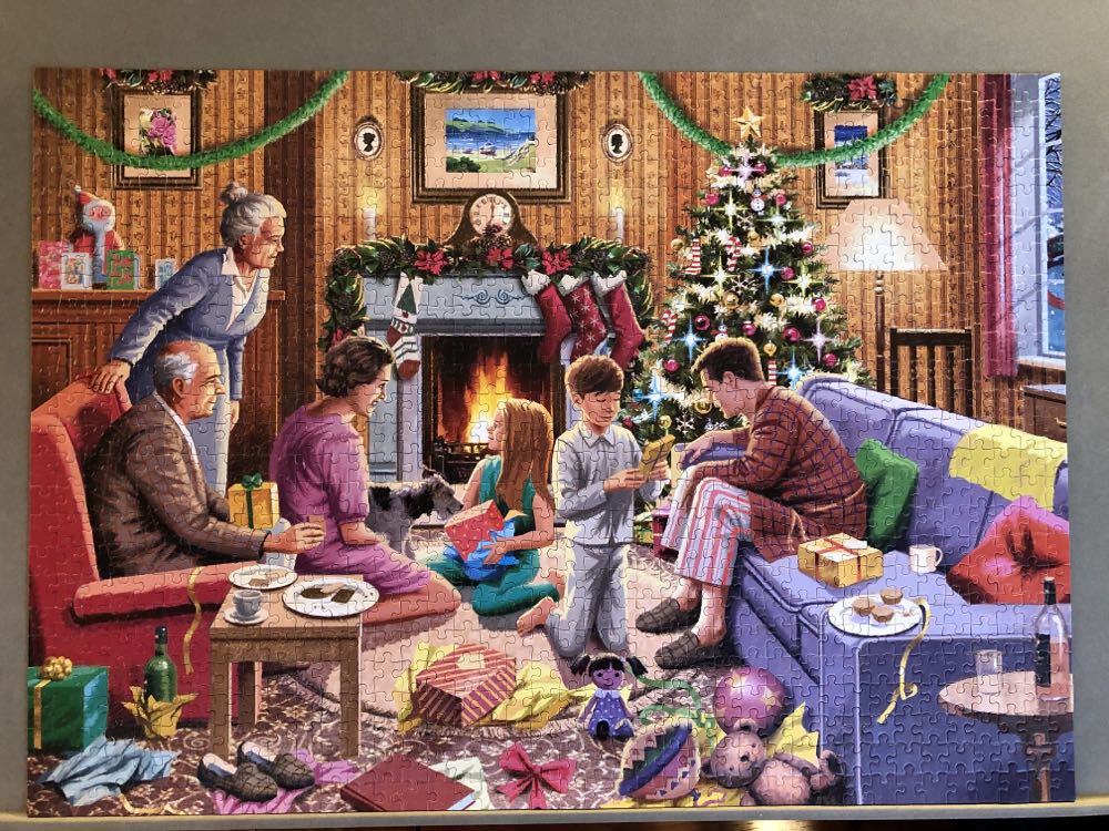 Family Time At Christmas - Falcon de luxe puzzle collectible [Barcode 8710126112694] - Main Image 2