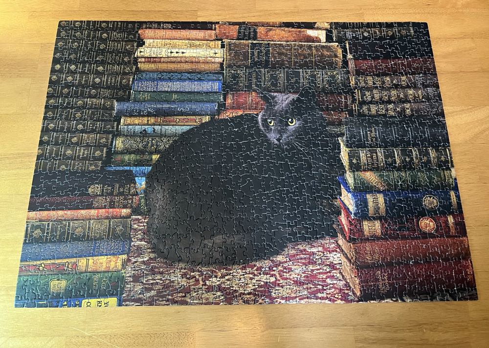 Library Cat - Cobble Hill 🇨🇦 puzzle collectible [Barcode 625012518307] - Main Image 2