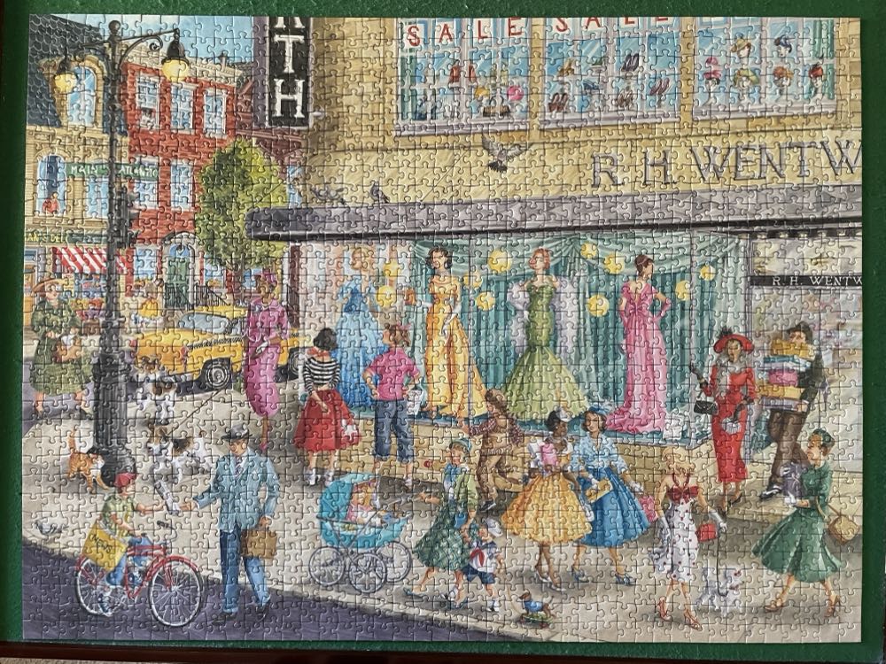 Sidewalk Fashion - Ravensburger puzzle collectible [Barcode 4005556164592] - Main Image 2