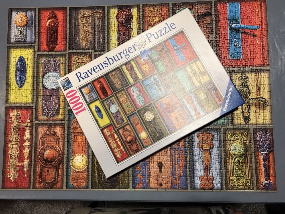 Antique Doorknobs - Ravensburger puzzle collectible [Barcode 4005556198634] - Main Image 3