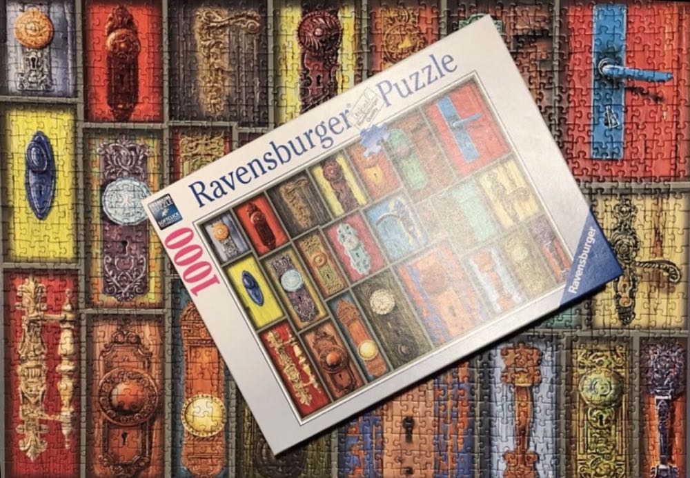 Antique Doorknobs - Ravensburger puzzle collectible [Barcode 4005556198634] - Main Image 4