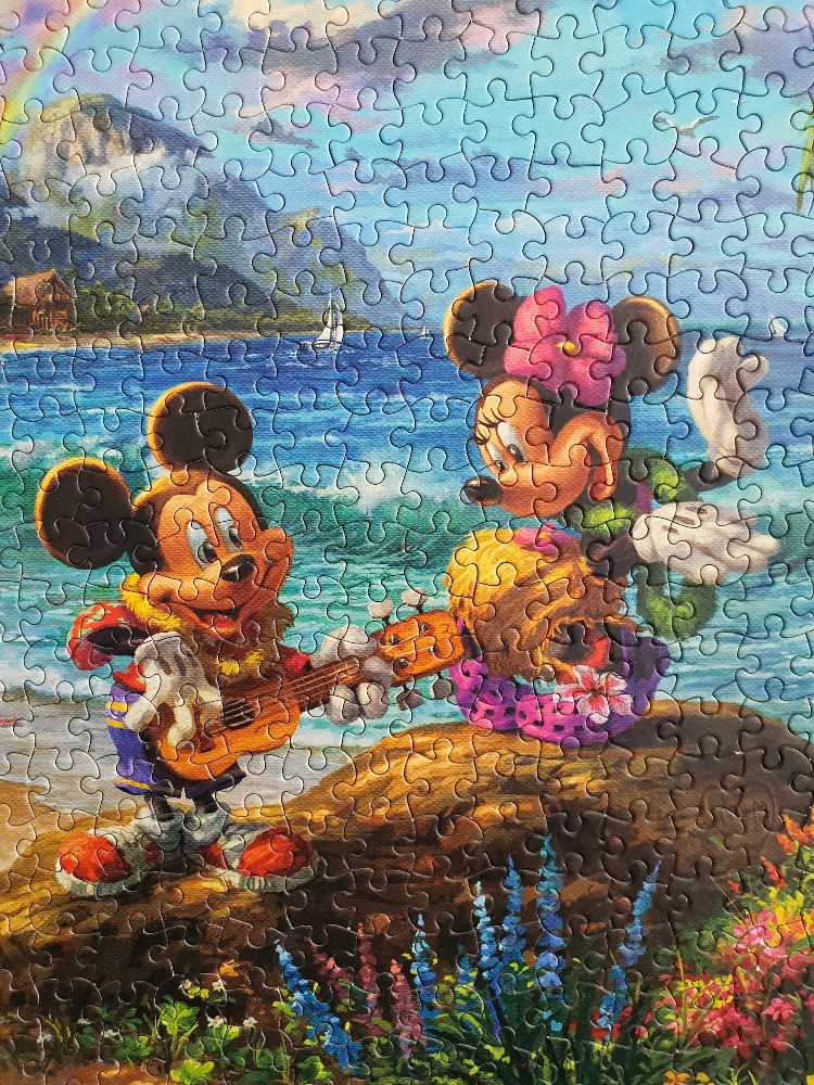 Mickey & Minnie In Hawaii (UV) 🧩 - Ceaco puzzle collectible [Barcode 021081291538] - Main Image 3