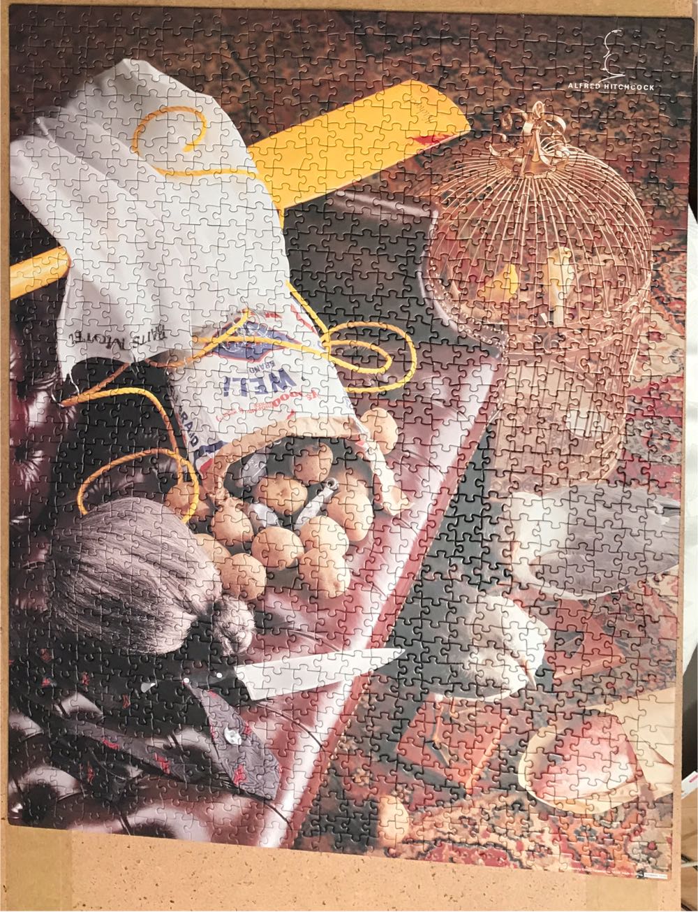 Alfred Hitchcock - BePuzzled Mystery 🚫 puzzle collectible [Barcode 023332331062] - Main Image 2