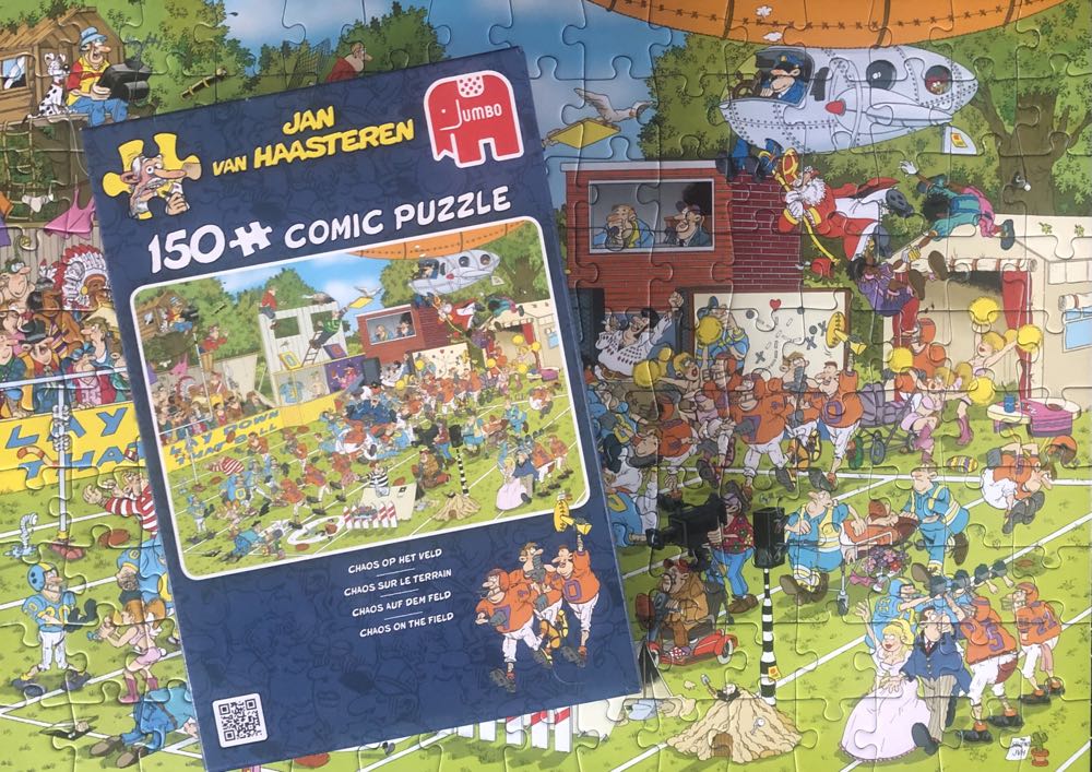 Chaos on the Field - Jumbo puzzle collectible [Barcode 8710126190203] - Main Image 4