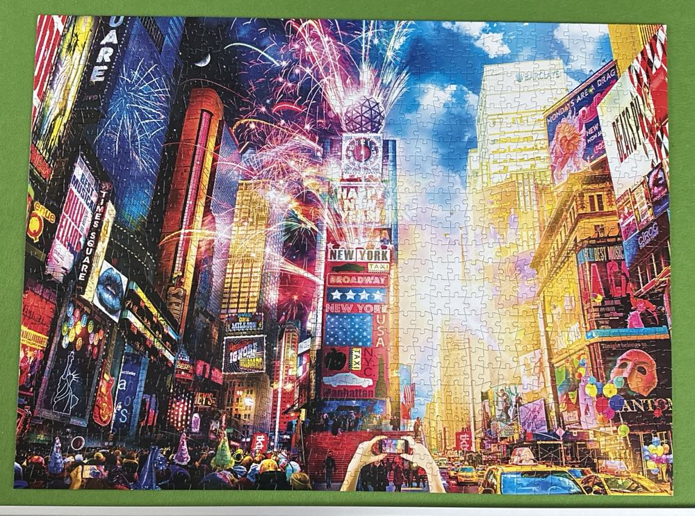 Vibrant Times Square - Buffalo puzzle collectible [Barcode 079346118458] - Main Image 3