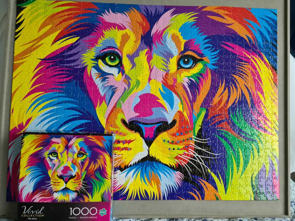 The King - Buffalo Games puzzle collectible [Barcode 079346122165] - Main Image 3