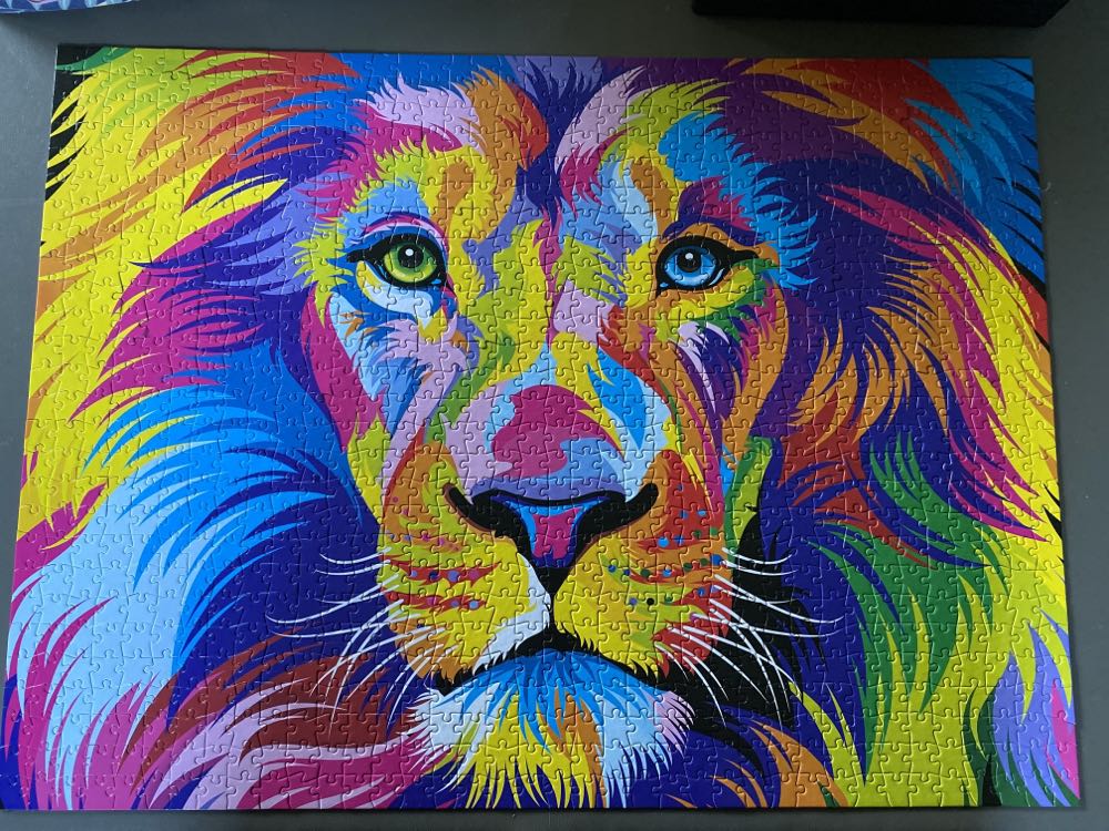 The King - Buffalo Games puzzle collectible [Barcode 079346122165] - Main Image 4