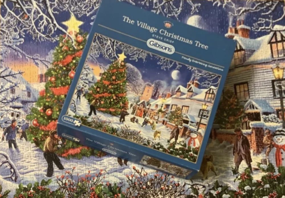The Village Christmas Tree - Gibsons puzzle collectible [Barcode 5012269062243] - Main Image 4