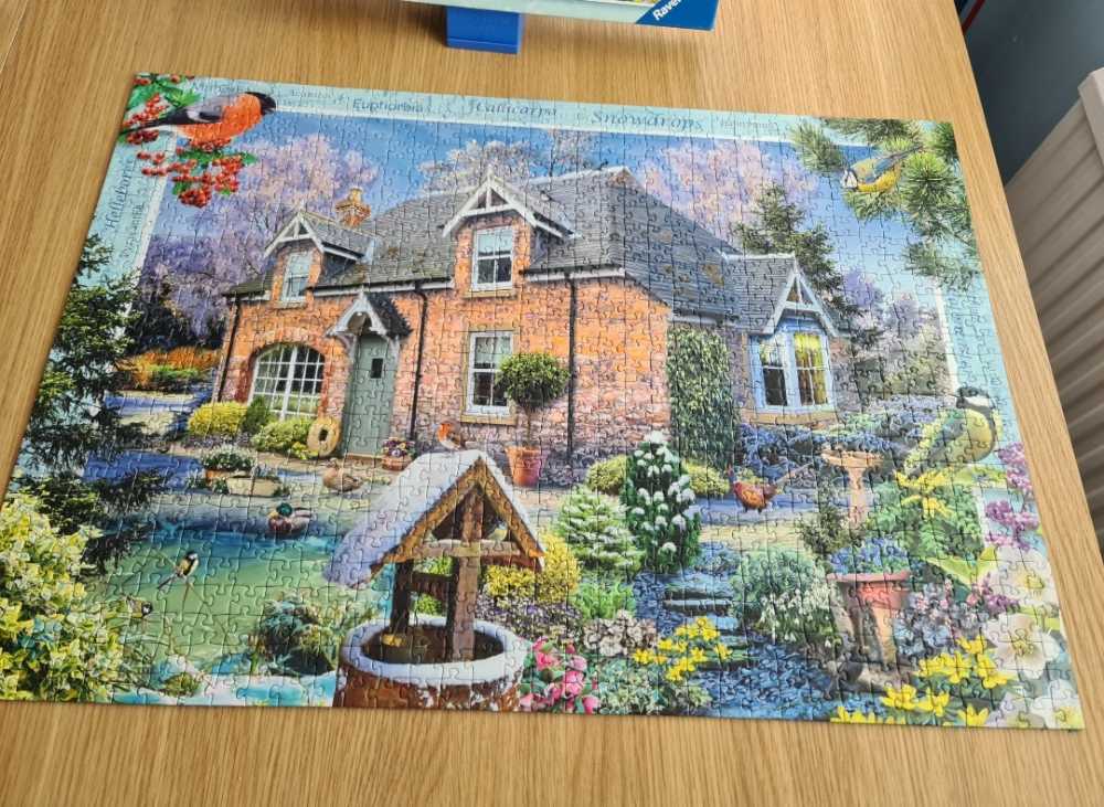Country Cottage No. 11: Snowdrop Cottage - Ravensburger puzzle collectible [Barcode 4005556197682] - Main Image 3