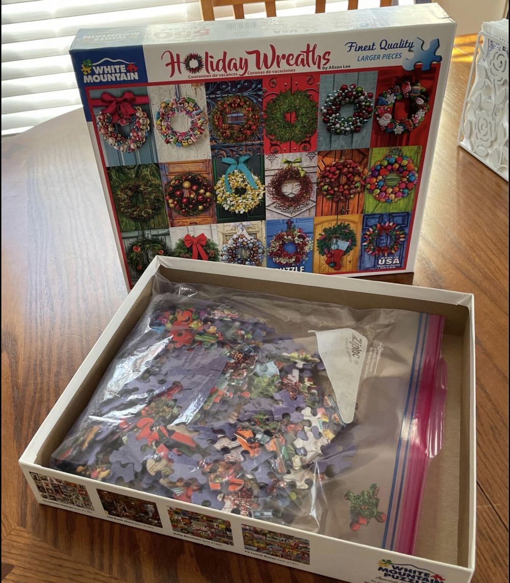Holiday Wreaths - White Mountain Puzzles puzzle collectible [Barcode 724819260102] - Main Image 3