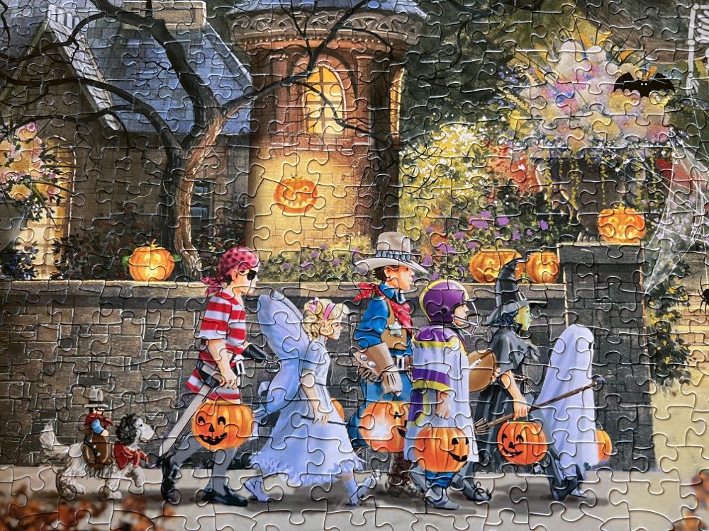 Halloween buddies - Cobble Hill puzzle collectible [Barcode 625012850858] - Main Image 2