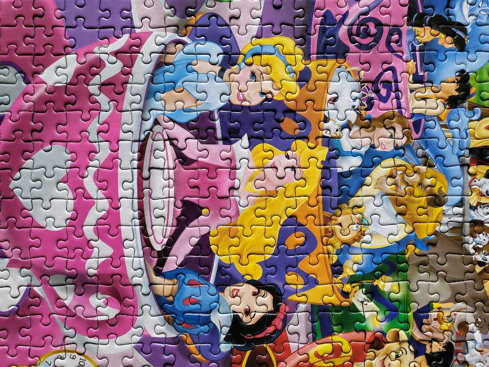 Disney Mad Tea Cups - King puzzle collectible [Barcode 8710125558875] - Main Image 3