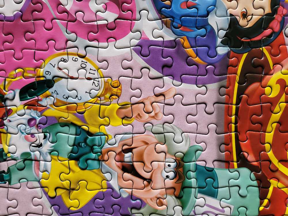 Disney Mad Tea Cups - King puzzle collectible [Barcode 8710125558875] - Main Image 4