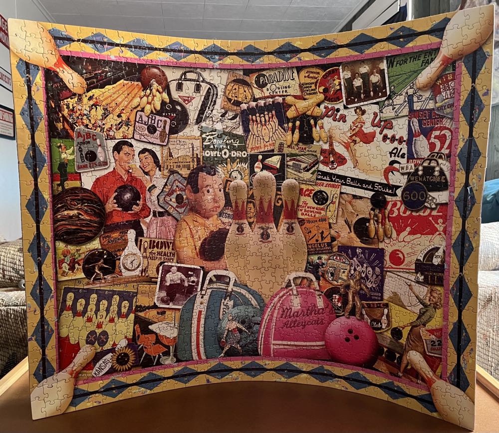 Lucky Strike** - White Mountain puzzle collectible [Barcode 724819253258] - Main Image 4