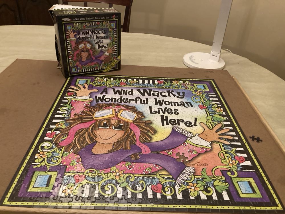 A Wild Wacky Wonderful Woman Lives Here! - White Mountain 🇺🇸 puzzle collectible [Barcode 724819253616] - Main Image 3