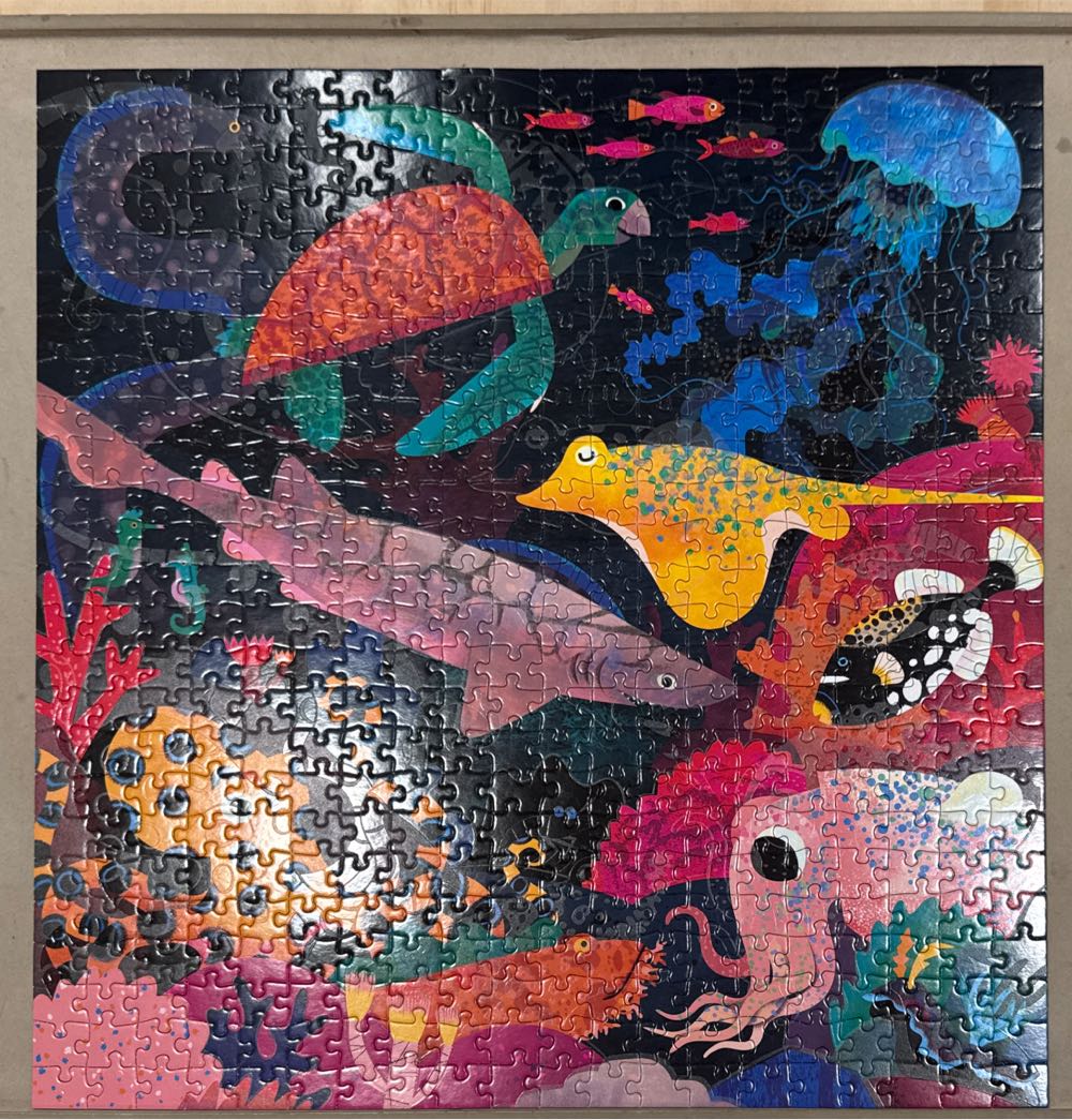 Ocean Illuminated - Glow In The Dark - Mudpuppy puzzle collectible [Barcode 9780735360754] - Main Image 3