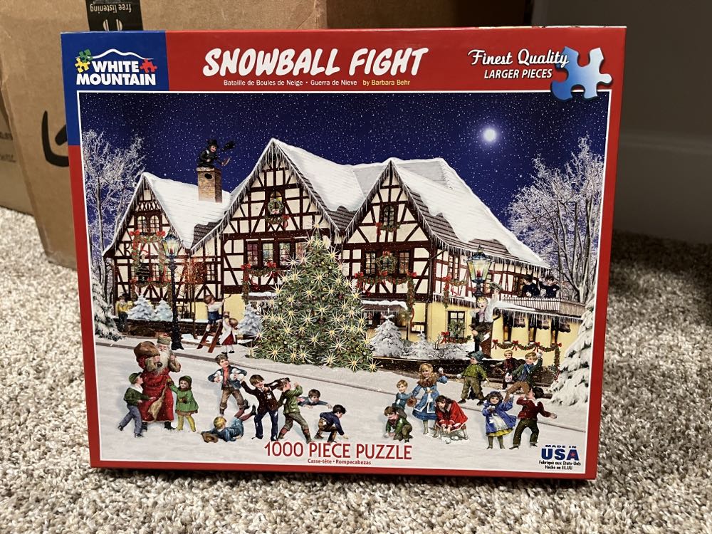 Snowball Fight - White Mountain Christmas puzzle collectible [Barcode 724819259717] - Main Image 2