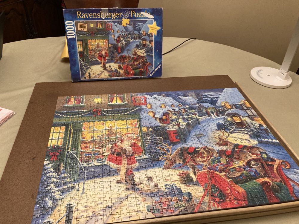 Santa’s Christmas List - Ravensburger puzzle collectible [Barcode 4005556158416] - Main Image 3