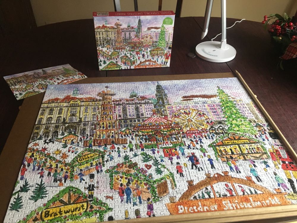 Christmas Market - Y Galison puzzle collectible [Barcode 9780735366763] - Main Image 2