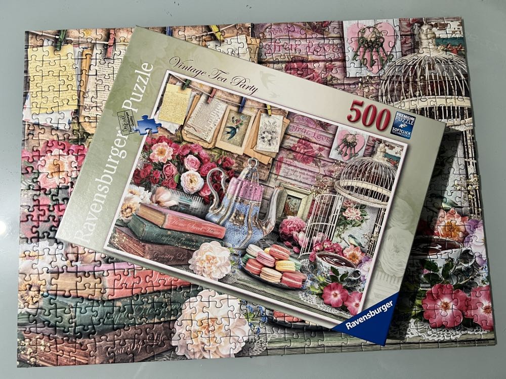 Vintage Tea Party - Ravensburger 🇬🇧 puzzle collectible [Barcode 4005556148387] - Main Image 4