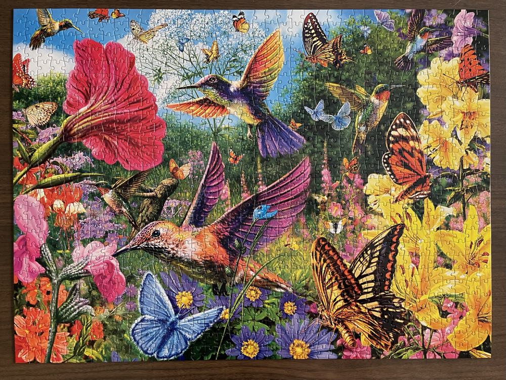 Hummingbird Garden - Buffalo puzzle collectible [Barcode 079346117086] - Main Image 2