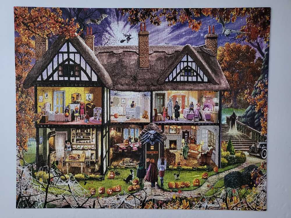 ZZ - Halloween House - White Mountain puzzle collectible [Barcode 724819259731] - Main Image 2
