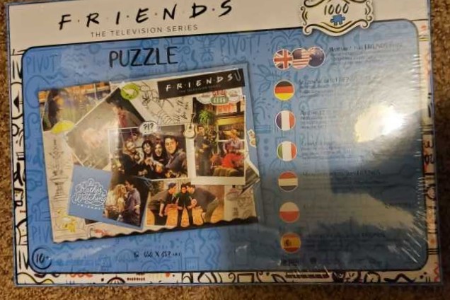 Friends: Scrapbook - Top Trumps puzzle collectible [Barcode 5036905039611] - Main Image 2