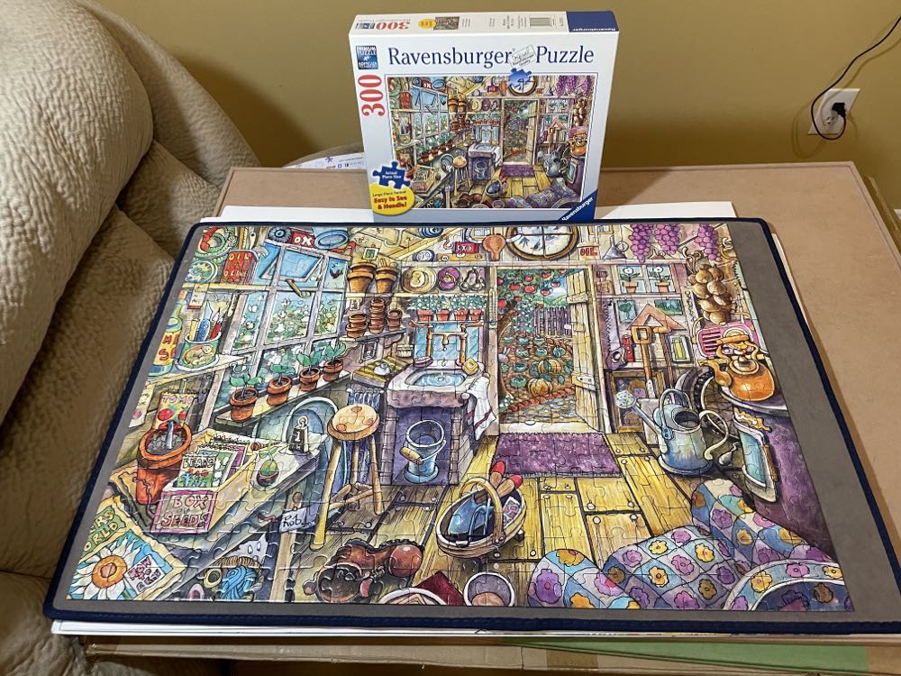 Cozy Potting Shed - Ravensburger puzzle collectible [Barcode 4005556135745] - Main Image 3