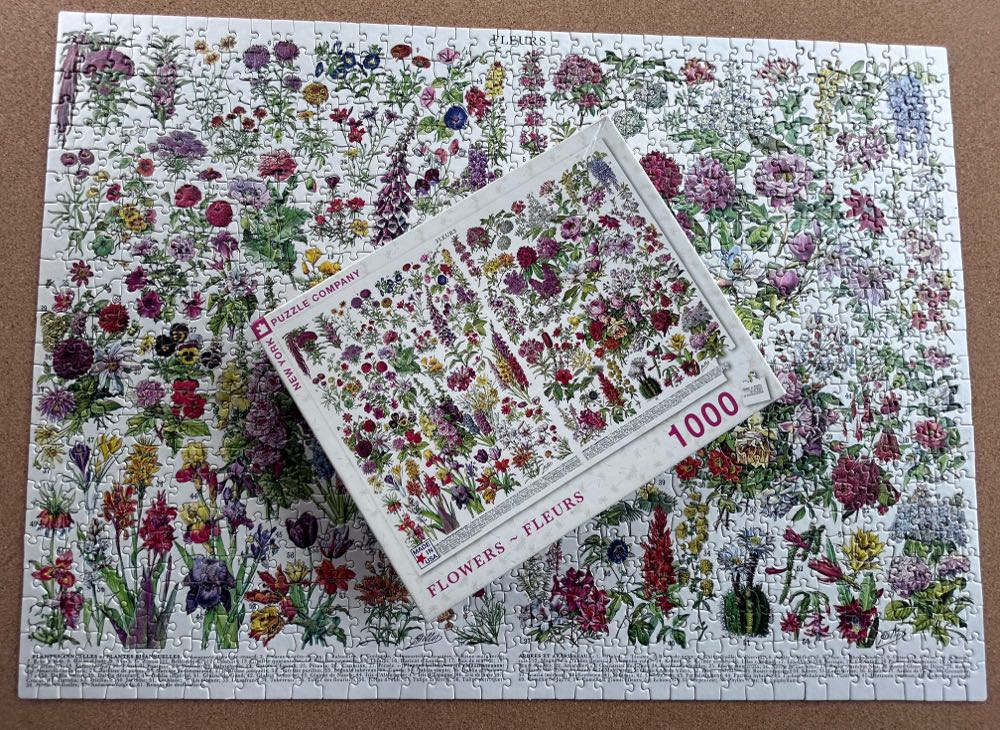 Flowers - Fleurs - New York Puzzle Company puzzle collectible [Barcode 819844016029] - Main Image 2