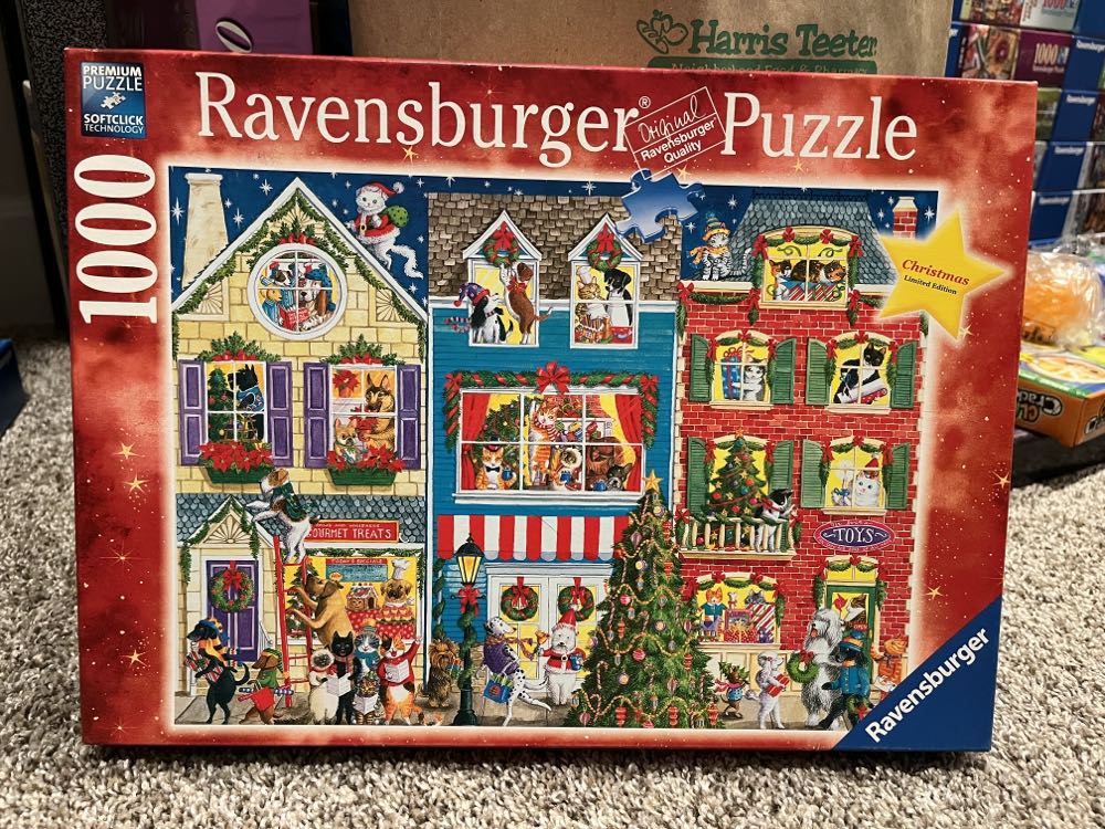 Christmas On Pet Street - Ravensburger puzzle collectible [Barcode 4005556197354] - Main Image 4
