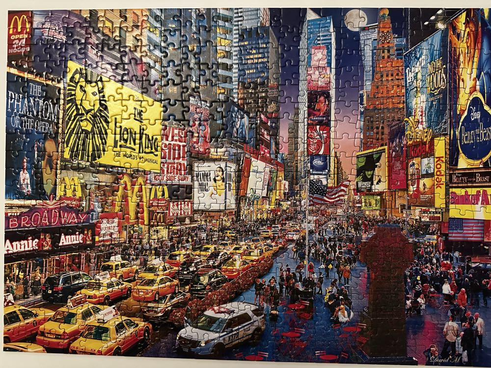 Show Time - MasterPieces Glow puzzle collectible [Barcode 705988609237] - Main Image 2