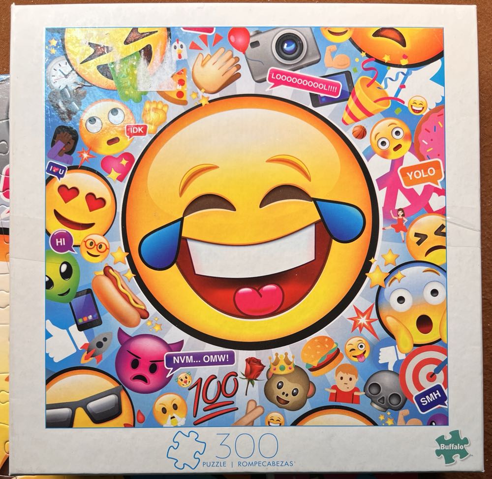 0190 Buffalo: Emojis - Buffalo puzzle collectible [Barcode 079346027750] - Main Image 2