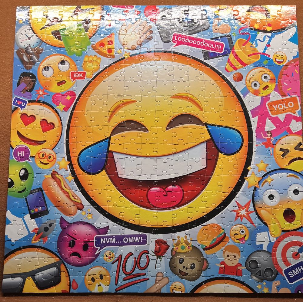 0190 Buffalo: Emojis - Buffalo puzzle collectible [Barcode 079346027750] - Main Image 3