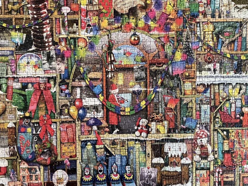 The Christmas Cupboard - Ravensburger puzzle collectible [Barcode 4005556194681] - Main Image 2