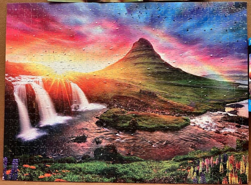 Iceland Sunset (Kirkjufell Mountain) 🔴 - Buffalo puzzle collectible [Barcode 079346119721] - Main Image 2